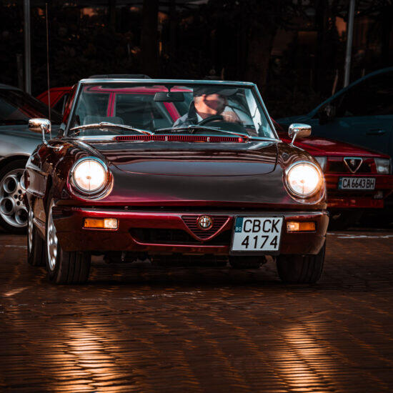 alfa romeo 2000 spider на жълтите павета в софия