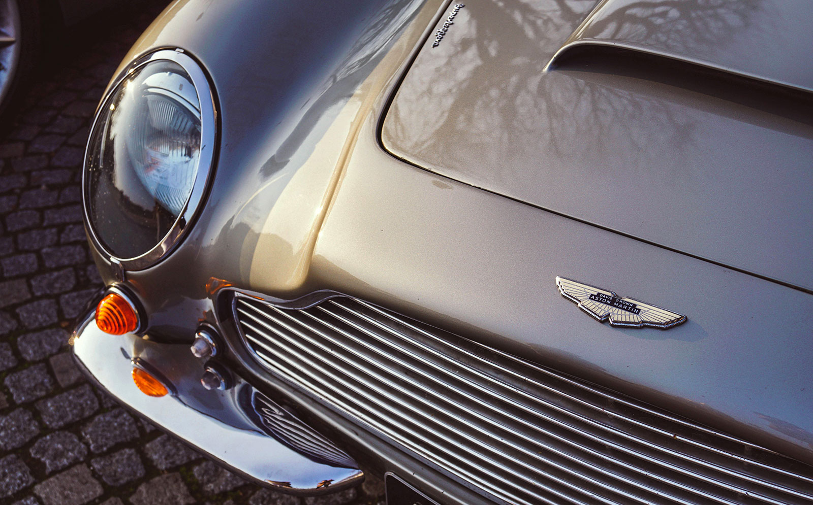 aston martin - стар модел 2
