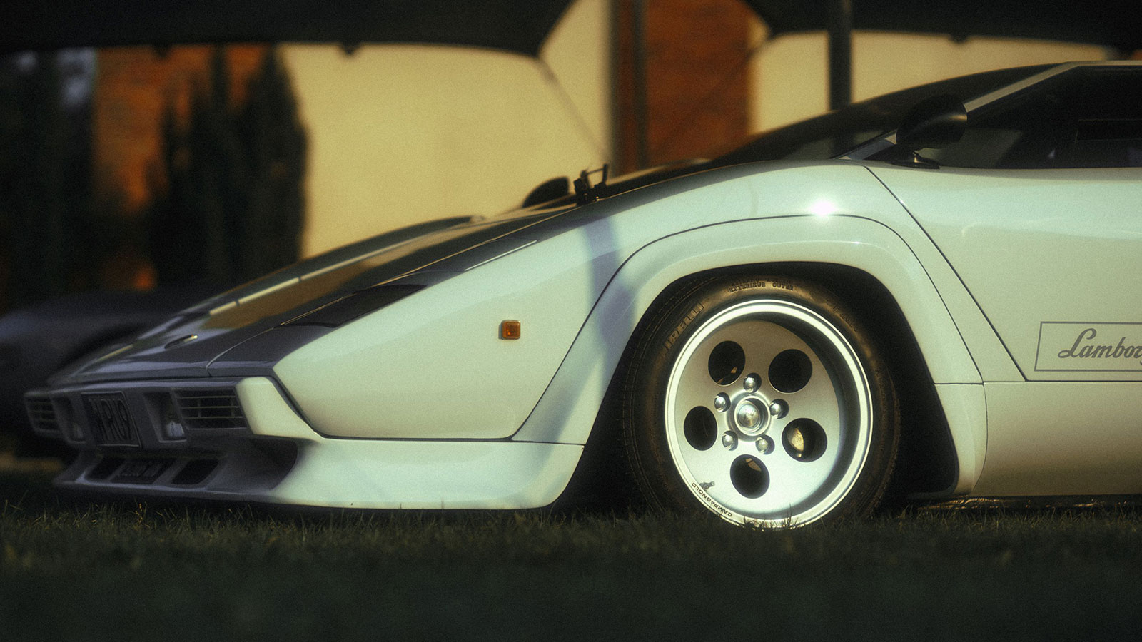 lamborghini countach - детайл предница